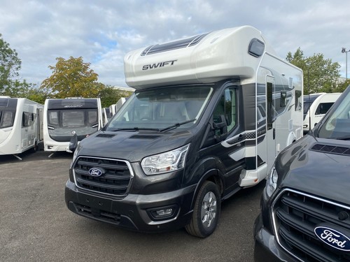 BRAND NEW! 2026 Swift Voyager 475 - Automatic - Rear dinette & Over Cab Bed - Picture 3 of 23