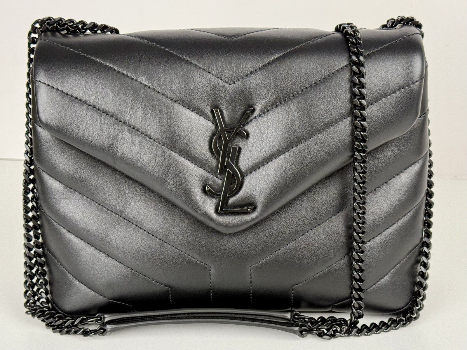 Borsa a tracolla piccola Saint Laurent Loulou in pelle nera
