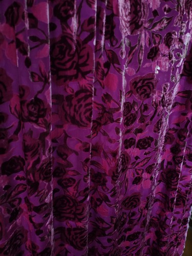 Magenta dark rose garden Silk burnt-out velvet fabric vintage lux dress sewing - Picture 10 of 15