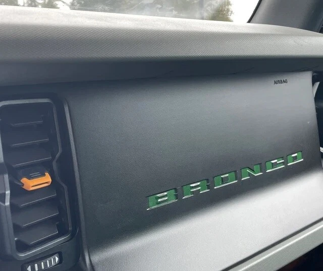 Calcomanías de letras Bronco con incrustación de vinilo y letras Bronco Foto 2 de 4