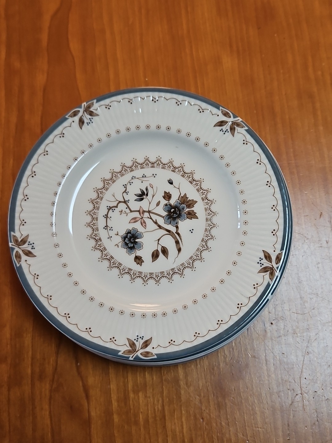 Of 6 Royal Doulton Old Colony England Fine 6.5&rdquo; Bread  App