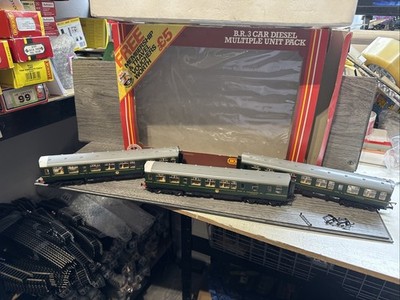 Hornby Railways R687 B.R grün 3 Wagen Dieseltriebzug Packung