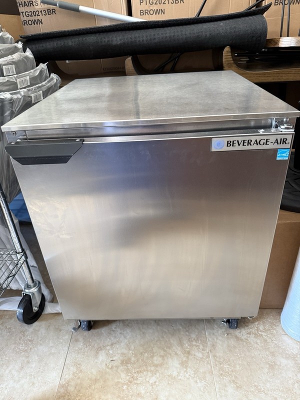Beverage-Air UCR27AHC-23 27" Undercounter Commercial Refrigerator