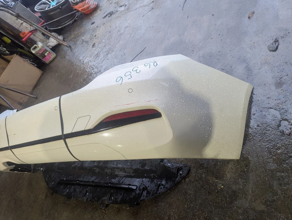 后保险杠 4 门 Gran Coupe 带 Park Assist 适合 17-20 宝马 430i 243126 — 第 2/4 张图片