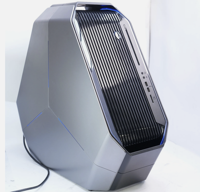 Alienware Area-51 R2 Intel core i7-6800K 3.4 GHz 32GB ram 1TB SSD