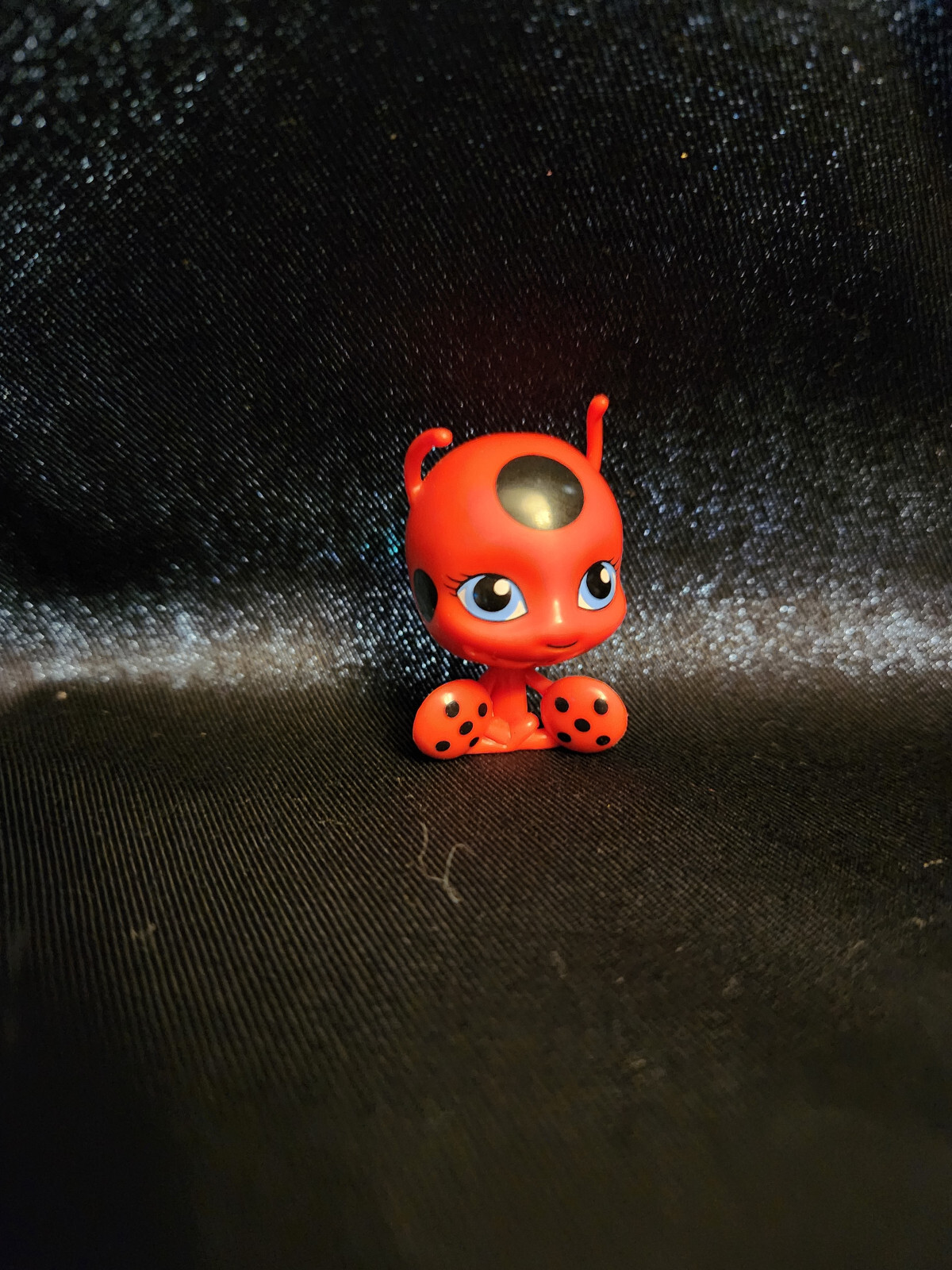 Miraculous Ladybug Miracle Box Kwami Surprise- Figure Tikki