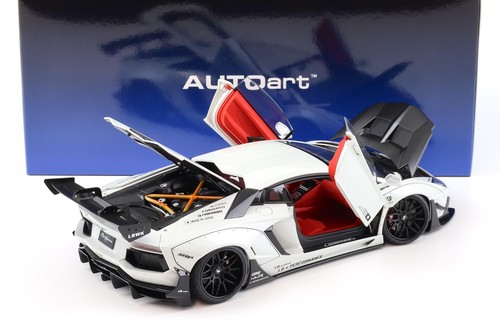 1:18 AUTOart Liberty Walk LB-WORKS Lamborghini Aventador metálico blanco/carbono - Imagen 4 de 5