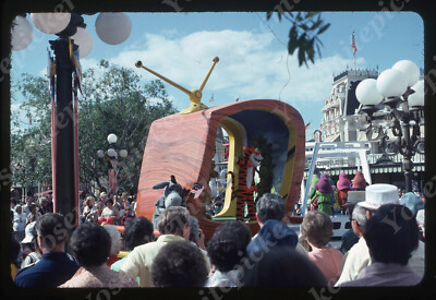 Disney - ヨシ SL98 Original Slide 1976 Disneyland bi-centennial parade Tigger