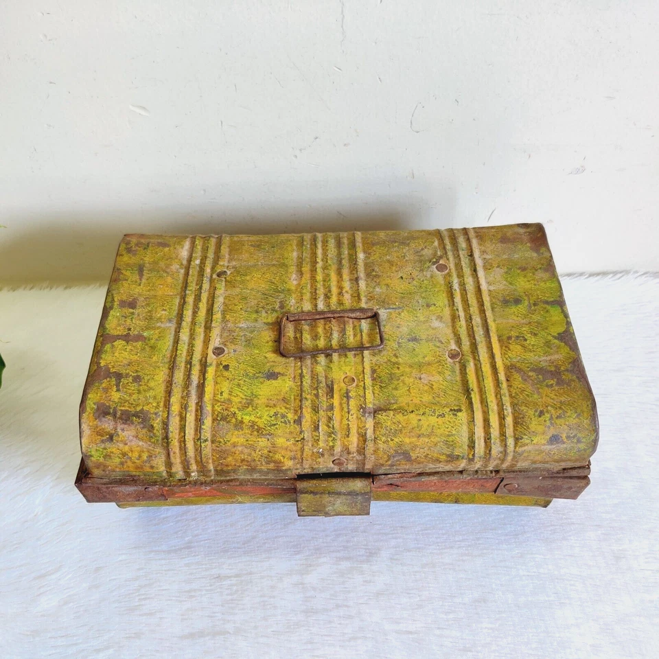 1930s Vintage Handcrafted Small Trunk Chest Decorative Collectibles T506 - Image 2 of 4