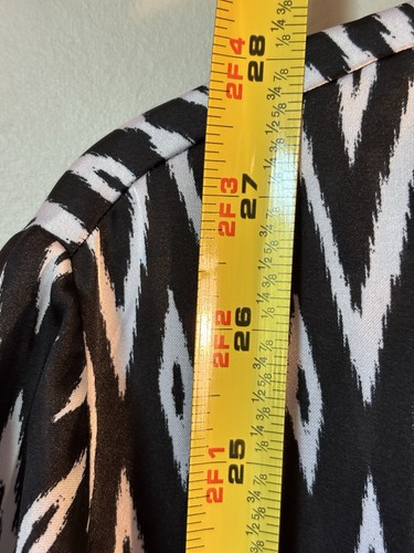 Chico's Travelers Ikat Black & Ecru Dolman Sleeve Tunic 3 Travel Office - Picture 6 of 6
