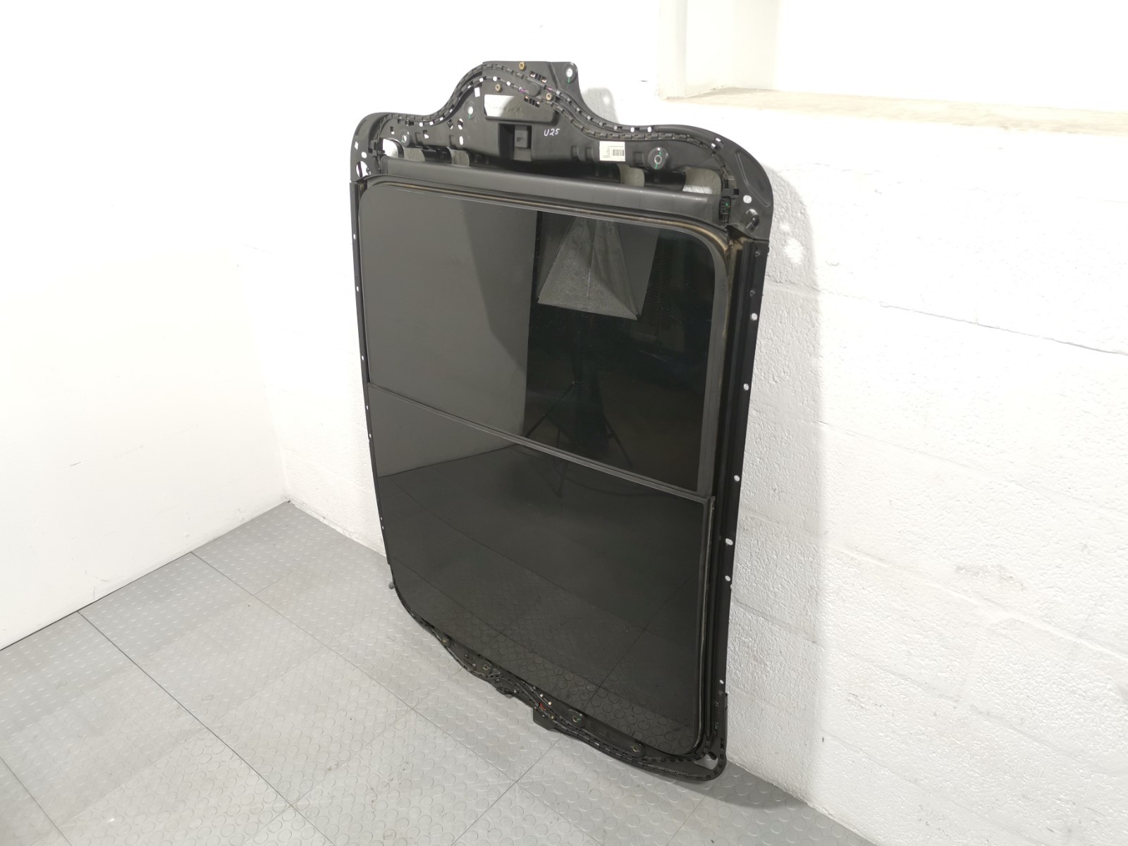 Maserati Levante 2017 AWD AUTO 3.0 L Panoramic Sun Roof Window Glass Motor OEM