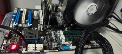 MB Asrock 970 Extreme 4 / CPU AMD FX 8350 / 20 GB DDR3 / NVIDIA Quadro K620