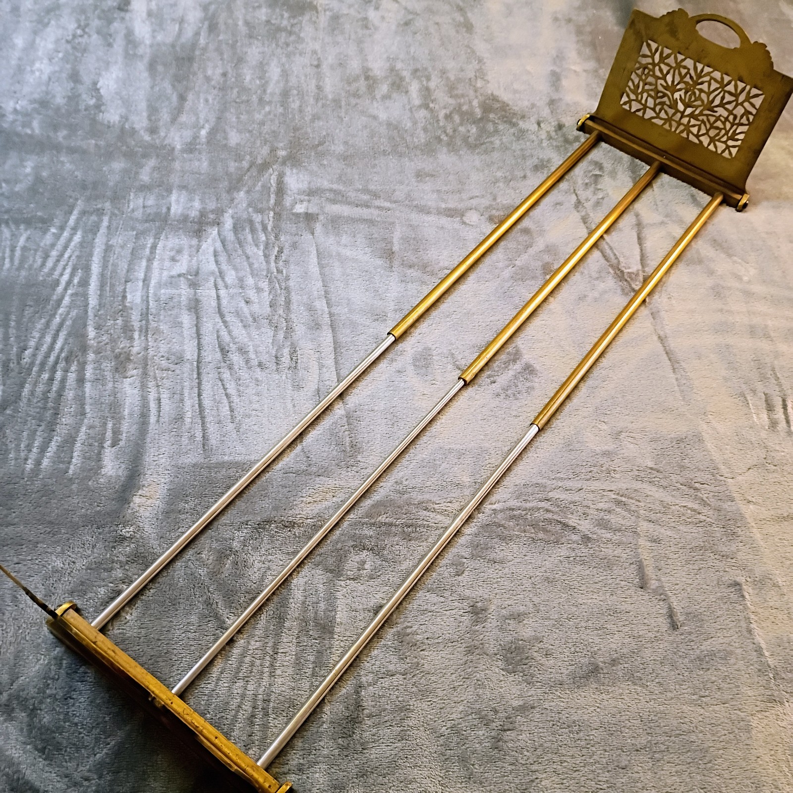 Bradley & Hubbard Antique “Frogskin” Leaves Expandable Brass Book Rack 12-22 In.