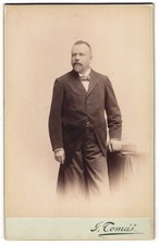 Fotografía J. Tomás, Praga, Plaza de Wenceslao 785-II, retrato de un señor en frac m