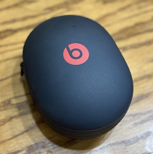 Beats by Dr. Dre Hard Shell Zipper Headphone Case Black w/ Red Logo