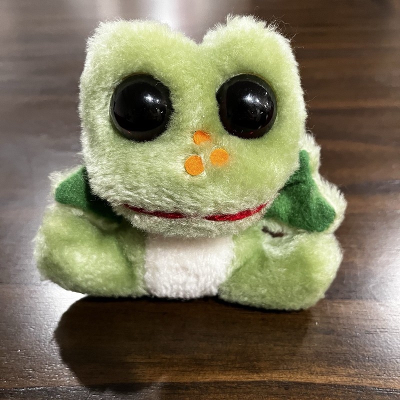 Vintage 1970s RUSS BERRIE Plush Green Stuffed FROG Big Eyes PEEPERS 4" Mini
