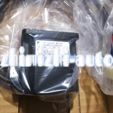 NEW YASKAWA SGMPH-01BAA41 Servo Motor