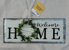 ''Welcome Home'' - Distressed Sign with Wreath 13 x 5.25 Inches