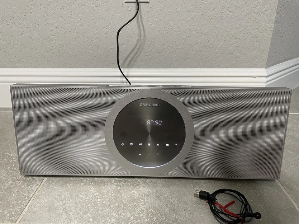 Samsung MM-D470D Micro Sistema DVD CD FM Reproductor iPod Dock *Sin control remoto* Foto 2 de 4