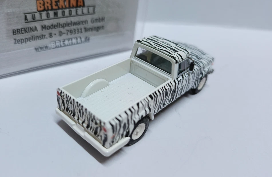 BREKINA 1/87 Plástico Coche Modelo Jeep Gladiator B Safari Negro/Blanco Camuflaje Foto 3 de 4