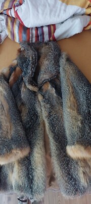Gebrauchter  Fuchs Pelz Mantel, hat  ein paar Löcher im Pelz. 