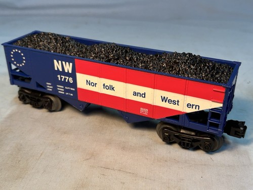 LIONEL #82429 NORFOLK & WESTERN COAL CAR - 2015 ROJO, BLANCO Y AZUL con carga de carbón ex+ | Condition: Used