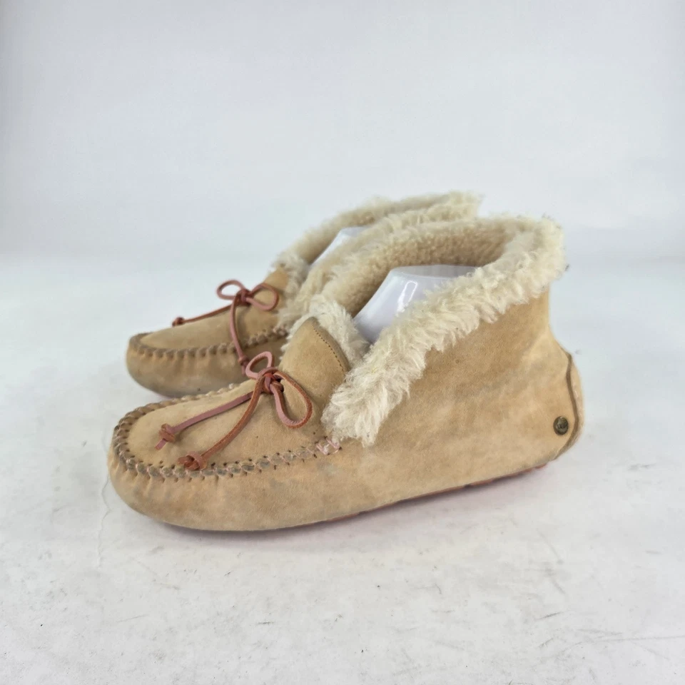 UGG Alena Piel de Oveja Gamuza Botín EE. UU. 8 Mujeres Tostado Beige Zapato Mocasín Zapatillas Foto 2 de 4