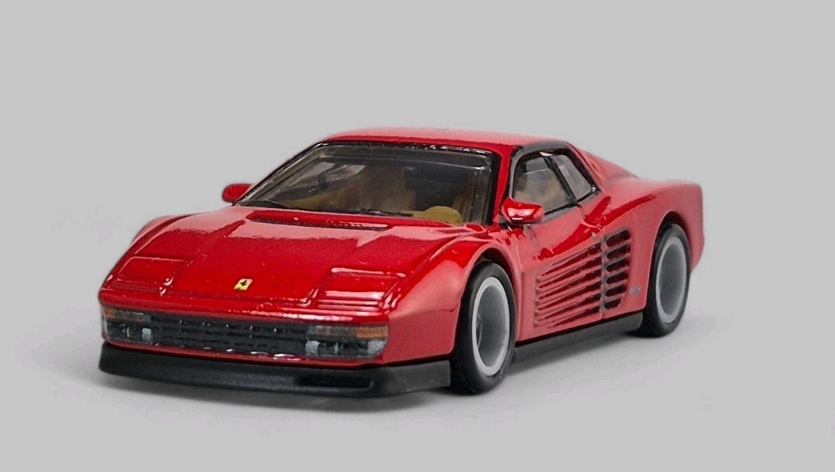 FERRARI TESTAROSSA Sports Car Diorama Collectible DieCast Model 1