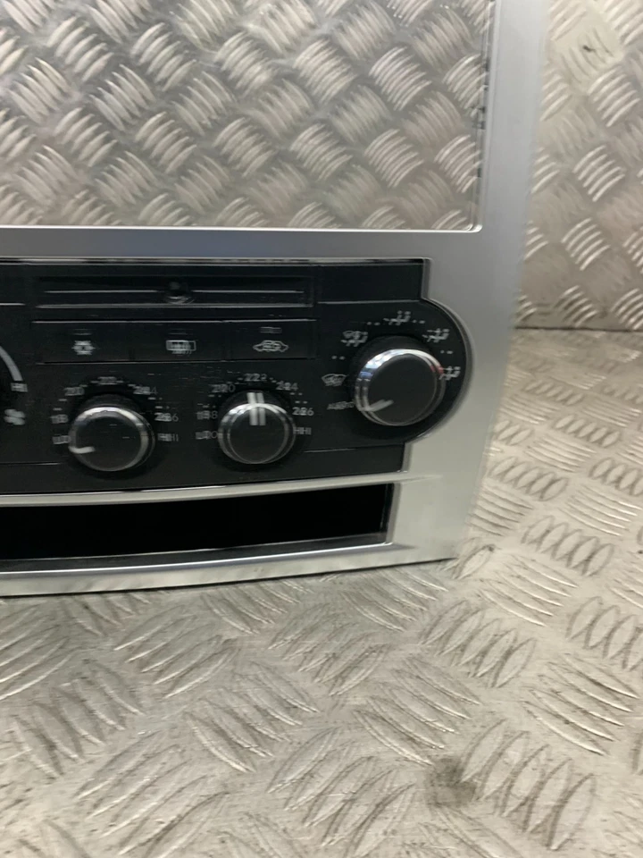 2008 CHRYSLER 300C CLIMATE CONTROL PANEL WITH TRIM P55111885AA #2 - Image 3 of 4