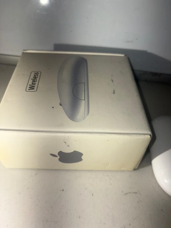 Apple A1197 (MA272LL/A) Wireless Bluetooth Mighty Mouse - Image 4 of 4