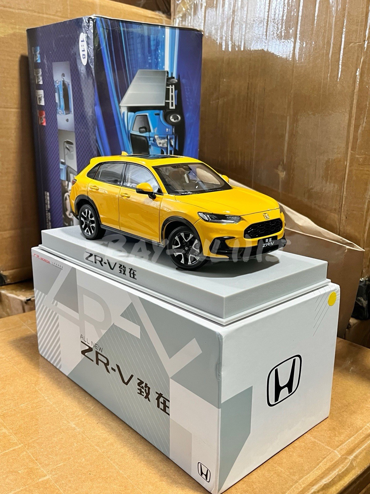 1:18 Scale 2023~2025 Honda HR-V ZRV Fiery Yellow Diecast Model Car With Base