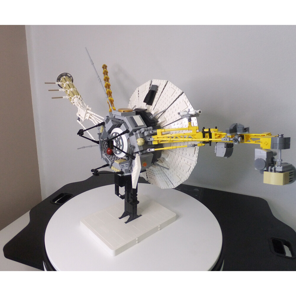 MOC-71157 A Space Probe 1 - 2 Spacecraft 1:12 Scale 1903 Pieces