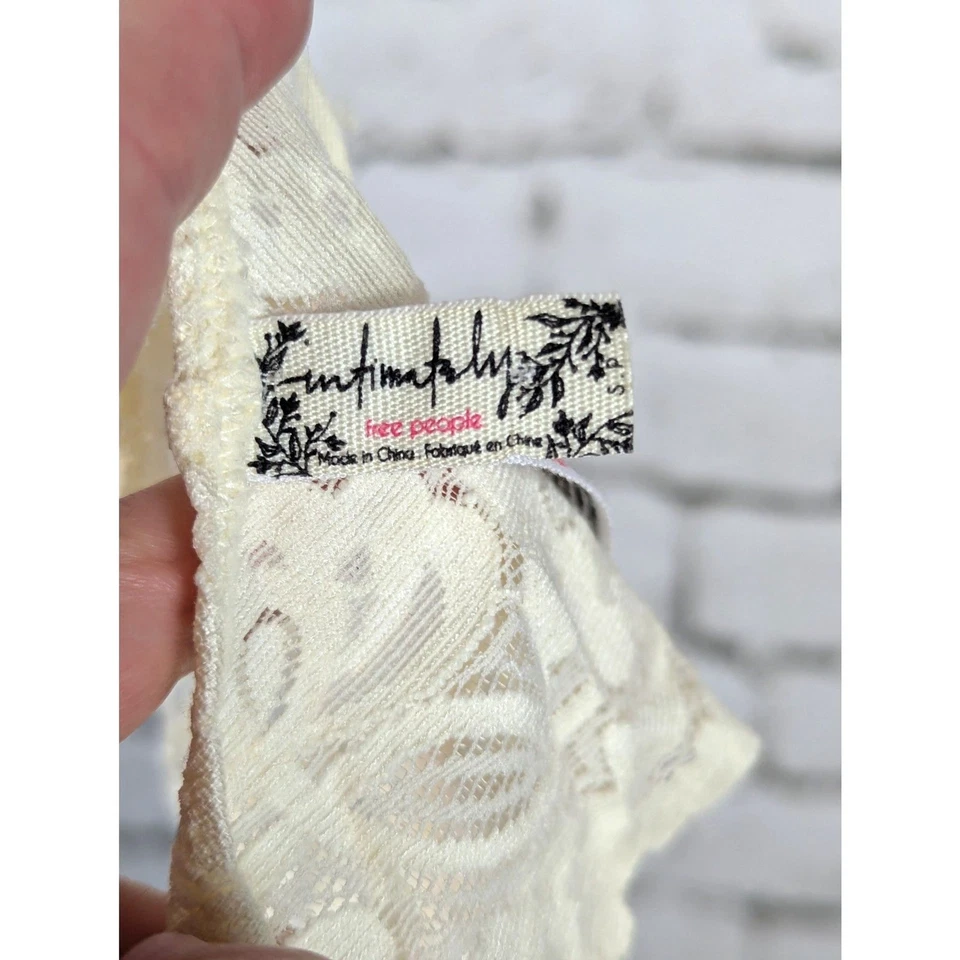 FREE PEOPLE "Galloon" Romantic Boho Cottage Coquette Cream Lace Bralette XS - Image 3 of 4