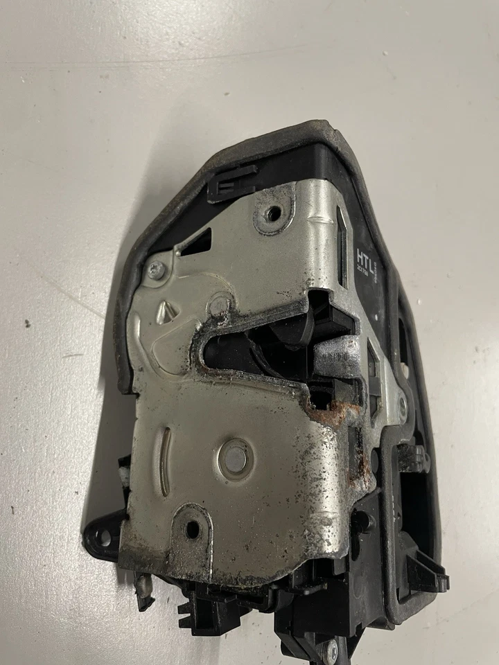 BMW 335i 328i E90 2007 2008 2009 2010 2011 actuador de bloqueo de pestillo de puerta trasera izquierda Foto 3 de 4