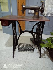 Macchina da cucire antica Singer d'epoca