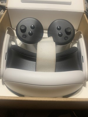 Meta Quest 3 Standalone VR Headset White w/ 2 Controllers Cable & Wall Adapter