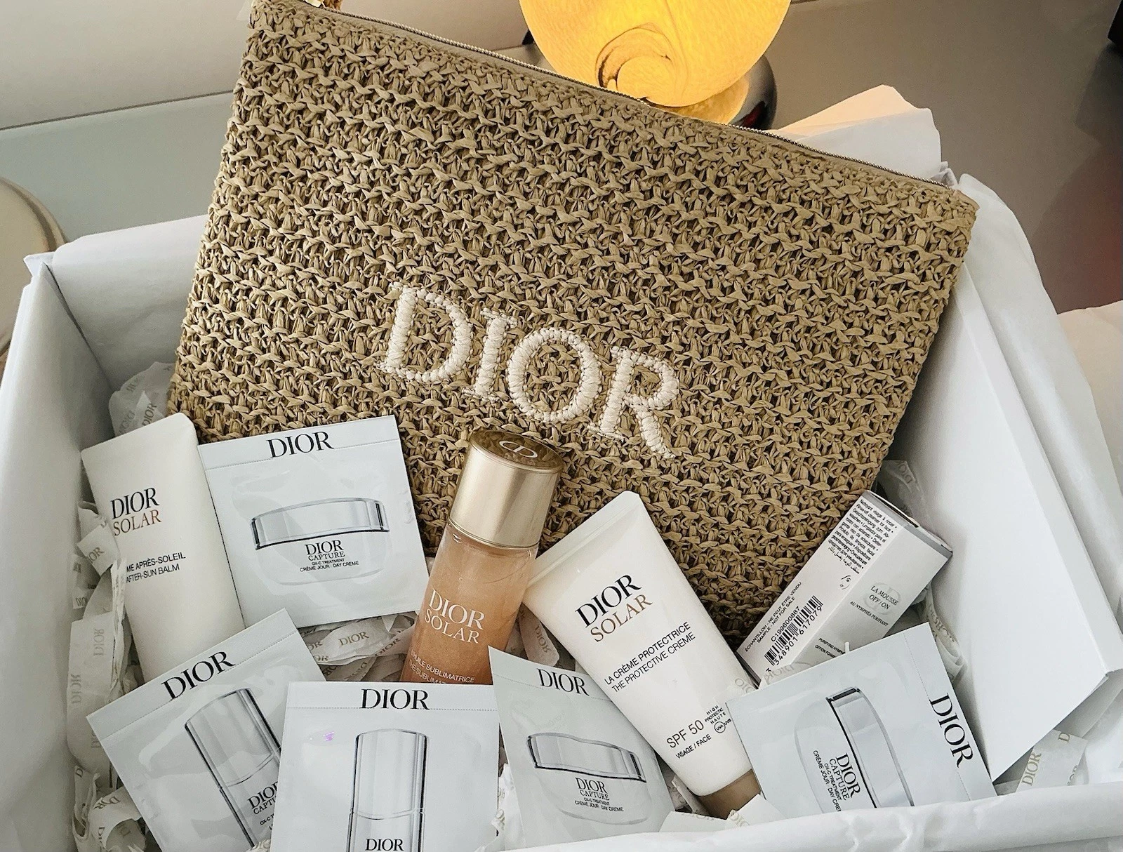 Dior Solar Escape Essentials 2025 Set complet pochette raphia, soins de la peau et coffret cadeau