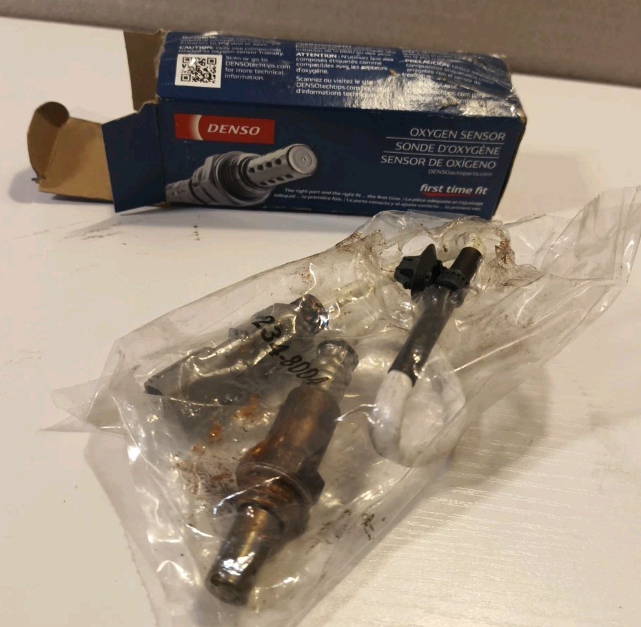 DENSO 234-8004 Oxygen Sensor 4 Wire, Direct Fit, Heated, PASTE APPLIED OPEN BOX
