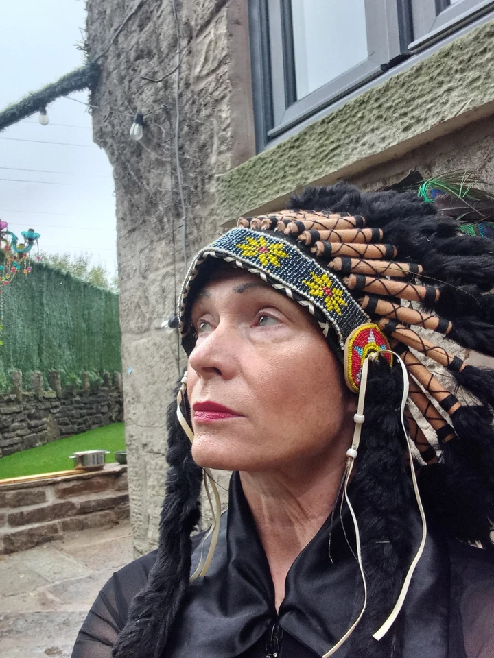 Red Indian headdress statement - Image 4 of 4