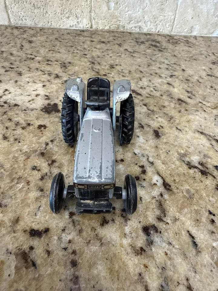 Farm Tractor Ertl White ISEKI 2-35 1/25 Scale Diecast - Image 2 of 4