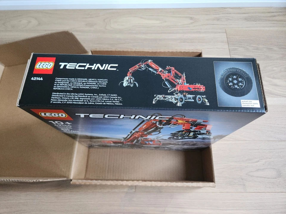 LEGO Technic Material Handler 42144 | Brand New | Retired 835 pcs - Image 3 of 4