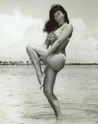 BETTIE PAGE ~ RISQUE ~ VERY BEAUTIFUL PIN UP! ~ VERY NICE PHOTO 8