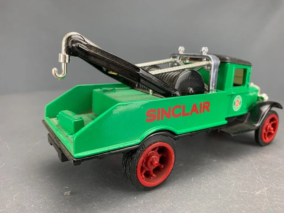 1:32 Ertl Diecast Sinclair 1931 Hawkeye Tow Truck, Bank D1445 - Image 3 of 4