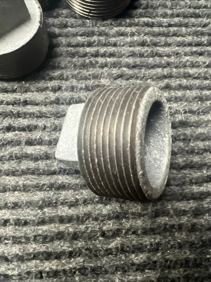 NOS LOT OF 4 JPW 1-1/4" GALVANIZED PLUG SQUARE TOP - Image 4 of 4