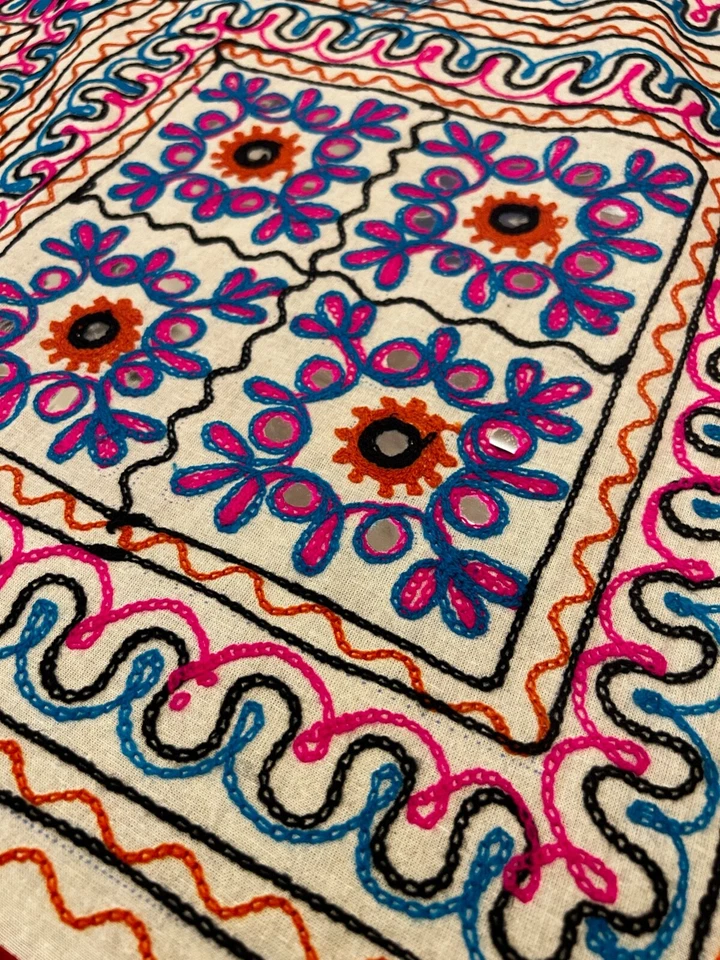 Colcha y fundas GUJARATI ~ Exótico lino de algodón de la India con bordado ~ 92" x 84" Foto 2 de 4