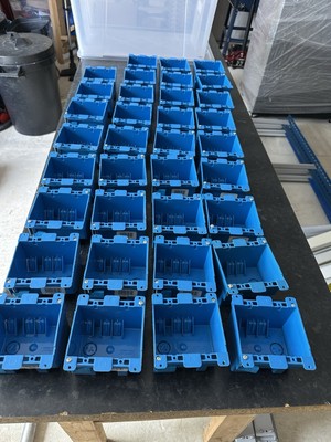 Restposten 35 x Carlon Neu B225R Rechteck PVC 2 Gang Blau Steckdosen