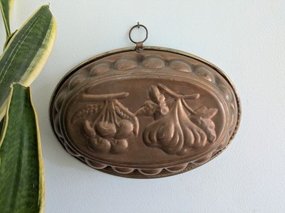 Antike Kupfer Speiseform hängend Obst Motiv mit Haken Feige Kirsche Vintage oval groß