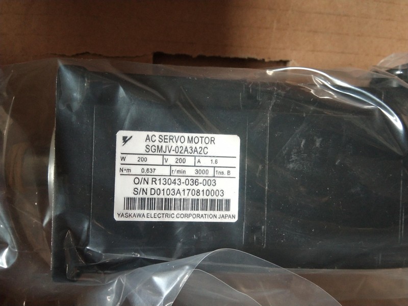 1PCS NEW Yaskawa servo motor SGMJV-02A3A2C