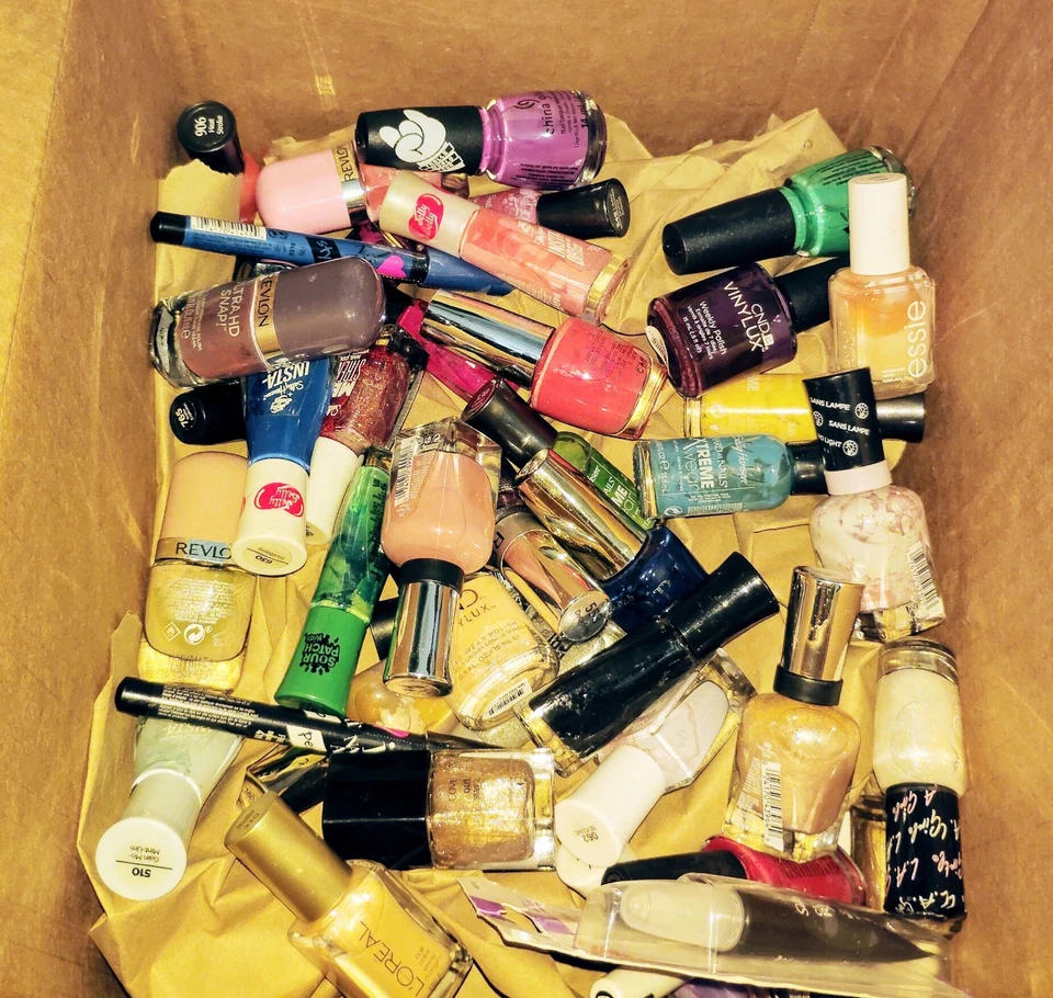 LOTE surtido de 25 esmaltes de uñas, Sally Hansen, CND, Revlon y más SIN DUPS Foto 2 de 3