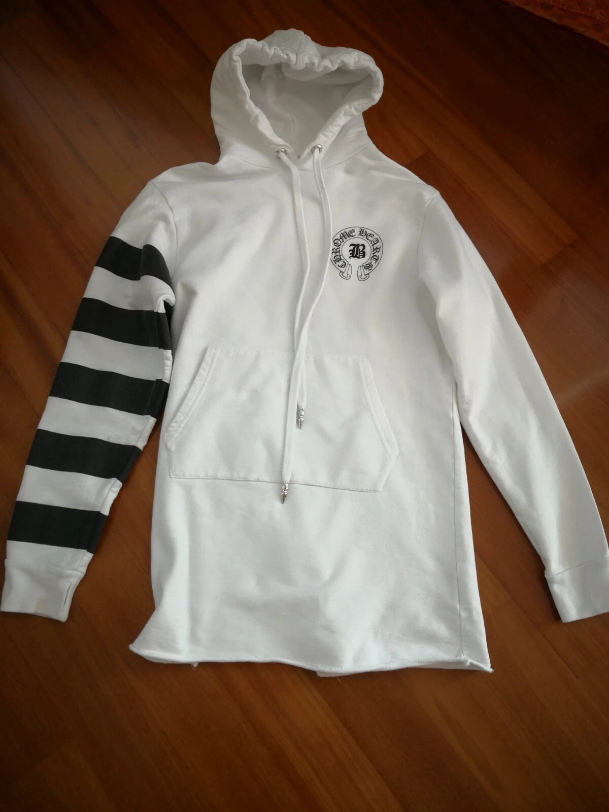 CHROME HEARTS FELPA CON CAPPUCCIO IN COTONE BIANCO CROMATO CUORI COLLABORAZIONE HADID STAMPA E RIGHE LOGO S